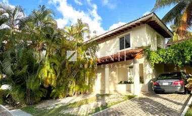 Casa en Venta, Isla Dorada Residencial, Cancún Quintana Roo.