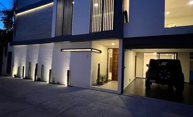 Moderna Casa NUEVA e Inteligente con Alberca y 4 Recámaras!