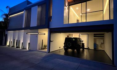 Moderna Casa NUEVA e Inteligente con Alberca y 4 Recámaras!