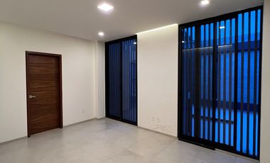 Moderna Casa NUEVA e Inteligente con Alberca y 4 Recámaras!