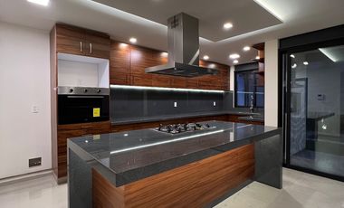 Moderna Casa NUEVA e Inteligente con Alberca y 4 Recámaras!