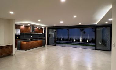 Moderna Casa NUEVA e Inteligente con Alberca y 4 Recámaras!