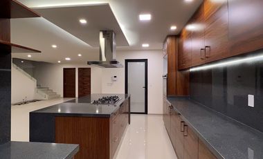 Moderna Casa NUEVA e Inteligente con Alberca y 4 Recámaras!
