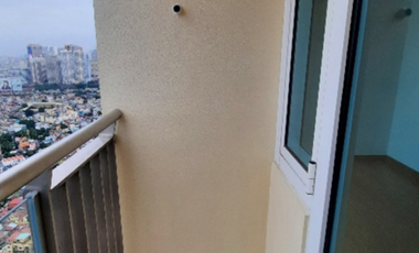 Newly turned over 1 bedroom unit with balcony and parking for sale in BGC