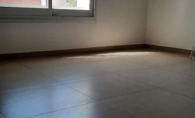 VENDO CASA CON PILETA