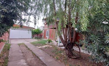 VENDO CASA CON PILETA