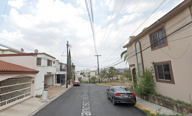 REMATE HERMOSA Y AMPLIA CASA EN MONTERREY NUEVO LEON