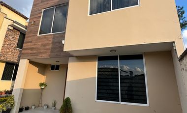 Económica casa en venta en Loja barrio Epoca