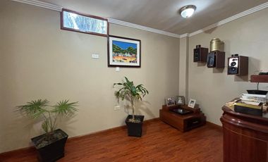 Económica casa en venta en Loja barrio Epoca