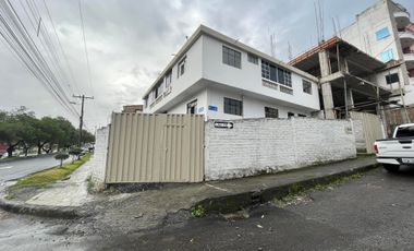 Casa rentera en venta en la Av. Pío Jaramillo