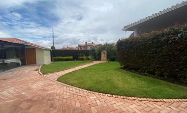 SE VENDE Y PERMUTA HERMOSA CASA CLUB RESIDENCIAL GUARIGUA, CAJICÁ CUNDINAMARCA