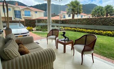 SE VENDE Y PERMUTA HERMOSA CASA CLUB RESIDENCIAL GUARIGUA, CAJICÁ CUNDINAMARCA
