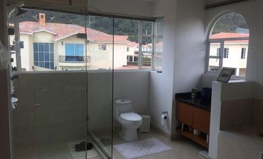 SE VENDE Y PERMUTA HERMOSA CASA CLUB RESIDENCIAL GUARIGUA, CAJICÁ CUNDINAMARCA