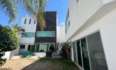 Casa en Renta en Lomas del Tecnologico con cuarto de juegos.