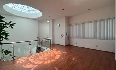 Casa en Renta en Lomas del Tecnologico con cuarto de juegos.