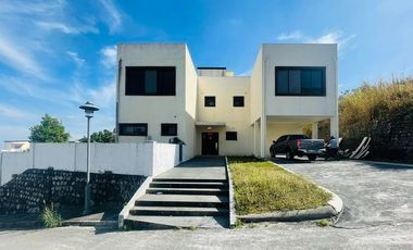 FOR SALE PRE OWNED PRESTIGIOUS HOUSE IN CLARK SUNVALLEY PAMPANGA