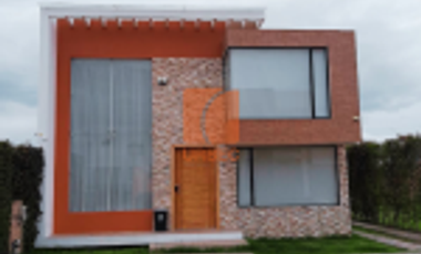 Venta- Exclusiva casa en venta dentro de la urbanización Abras San Antonio en Riobamba/24Urb27