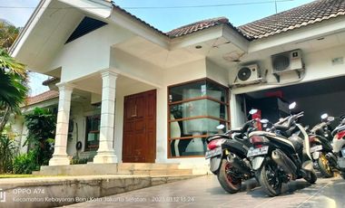 Rumah Bonus Pool Area Cipete Utara, 650 Meter Ke Jalan Antasari