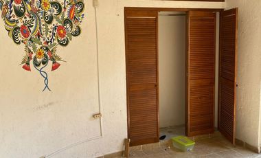 VENDO CASA COMO TERRENO EN CUERNAVACA, GRAN UBICACIÓN, ZONA FRESCA.