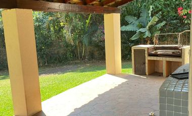 VENDO CASA COMO TERRENO EN CUERNAVACA, GRAN UBICACIÓN, ZONA FRESCA.