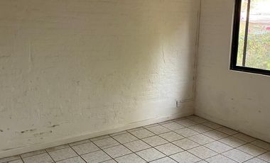 VENDO CASA COMO TERRENO EN CUERNAVACA, GRAN UBICACIÓN, ZONA FRESCA.