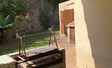 VENDO CASA COMO TERRENO EN CUERNAVACA, GRAN UBICACIÓN, ZONA FRESCA.