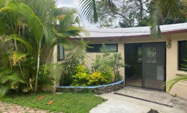 VENDO CASA COMO TERRENO EN CUERNAVACA, GRAN UBICACIÓN, ZONA FRESCA.