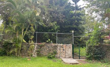 VENDO CASA COMO TERRENO EN CUERNAVACA, GRAN UBICACIÓN, ZONA FRESCA.