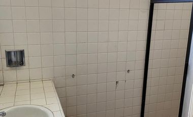 VENDO CASA COMO TERRENO EN CUERNAVACA, GRAN UBICACIÓN, ZONA FRESCA.