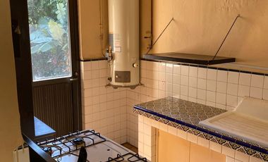 VENDO CASA COMO TERRENO EN CUERNAVACA, GRAN UBICACIÓN, ZONA FRESCA.