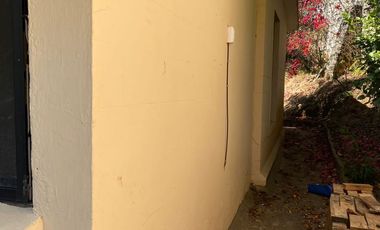 VENDO CASA COMO TERRENO EN CUERNAVACA, GRAN UBICACIÓN, ZONA FRESCA.