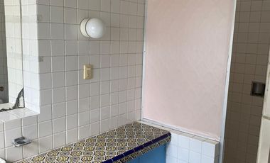 VENDO CASA COMO TERRENO EN CUERNAVACA, GRAN UBICACIÓN, ZONA FRESCA.