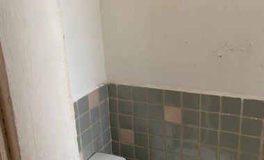 VENDO CASA COMO TERRENO EN CUERNAVACA, GRAN UBICACIÓN, ZONA FRESCA.