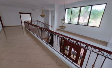 Samborondon, Se renta hermosa casa 4 dormitorios con jacuzzi y piscina