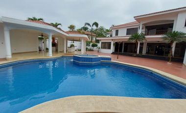 Samborondon, Se renta hermosa casa 4 dormitorios con jacuzzi y piscina