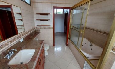 Samborondon, Se renta hermosa casa 4 dormitorios con jacuzzi y piscina