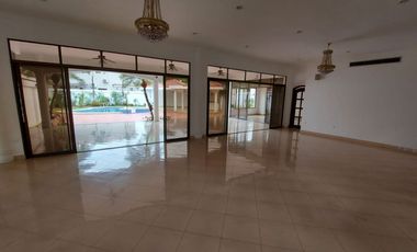 Samborondon, Se renta hermosa casa 4 dormitorios con jacuzzi y piscina