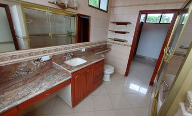 Samborondon, Se renta hermosa casa 4 dormitorios con jacuzzi y piscina