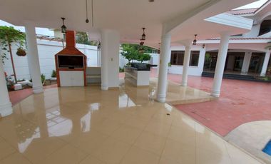 Samborondon, Se renta hermosa casa 4 dormitorios con jacuzzi y piscina