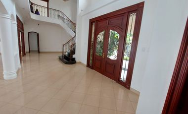 Samborondon, Se renta hermosa casa 4 dormitorios con jacuzzi y piscina