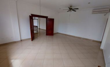 Samborondon, Se renta hermosa casa 4 dormitorios con jacuzzi y piscina