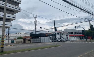 VENTA TERRENO COMERCIAL EN CUENCA, UNA CUADRA DEL AEROPUERTO, DOS CUADRAS  UNIVERSIDAD TECNICA SALESIANA