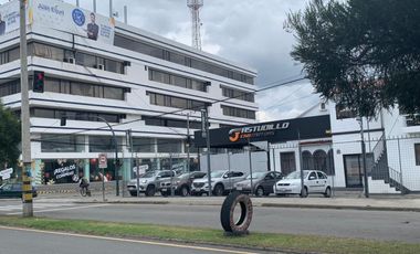 VENTA TERRENO COMERCIAL EN CUENCA, UNA CUADRA DEL AEROPUERTO, DOS CUADRAS  UNIVERSIDAD TECNICA SALESIANA