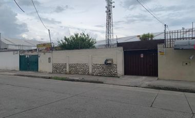 VENTA TERRENO COMERCIAL EN CUENCA, UNA CUADRA DEL AEROPUERTO, DOS CUADRAS  UNIVERSIDAD TECNICA SALESIANA