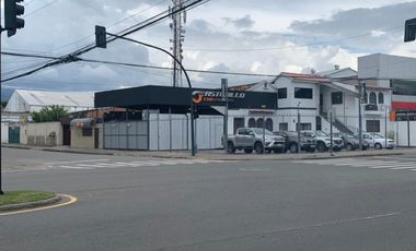 VENTA TERRENO COMERCIAL EN CUENCA, UNA CUADRA DEL AEROPUERTO, DOS CUADRAS  UNIVERSIDAD TECNICA SALESIANA