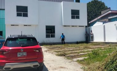 Bodega De 820m2 Construidos y 1,260m2 A 15Min De Parque Finsa y 10min De Forjadores.