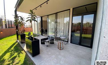CASA EN RENTA, a 3 MIN. DE LA IBERO, León,Gto; NUEVA, 4 REC, JARDINES, FRACC. CON ALBERCA