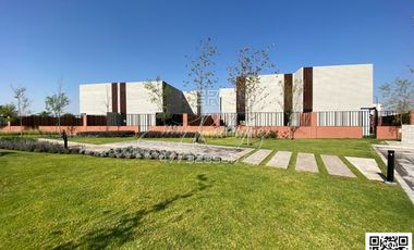 CASA EN RENTA, a 3 MIN. DE LA IBERO, León,Gto; NUEVA, 4 REC, JARDINES, FRACC. CON ALBERCA