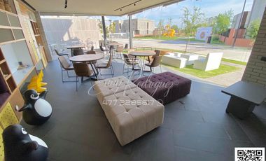 CASA EN RENTA, a 3 MIN. DE LA IBERO, León,Gto; NUEVA, 4 REC, JARDINES, FRACC. CON ALBERCA