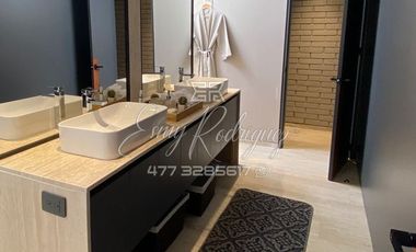 CASA EN RENTA, a 3 MIN. DE LA IBERO, León,Gto; NUEVA, 4 REC, JARDINES, FRACC. CON ALBERCA